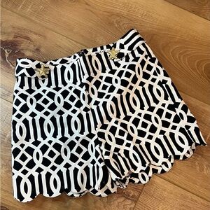 Mudpie Black and White Geometric Patterned scalloped Shorts